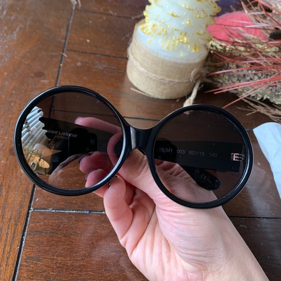 ❤️SOLD ⛔️Authentic ST.LAURENT 60 Round Oversized - Picture 2 of 8